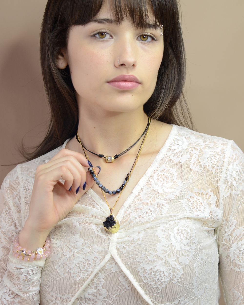 cadena negra con baño oro