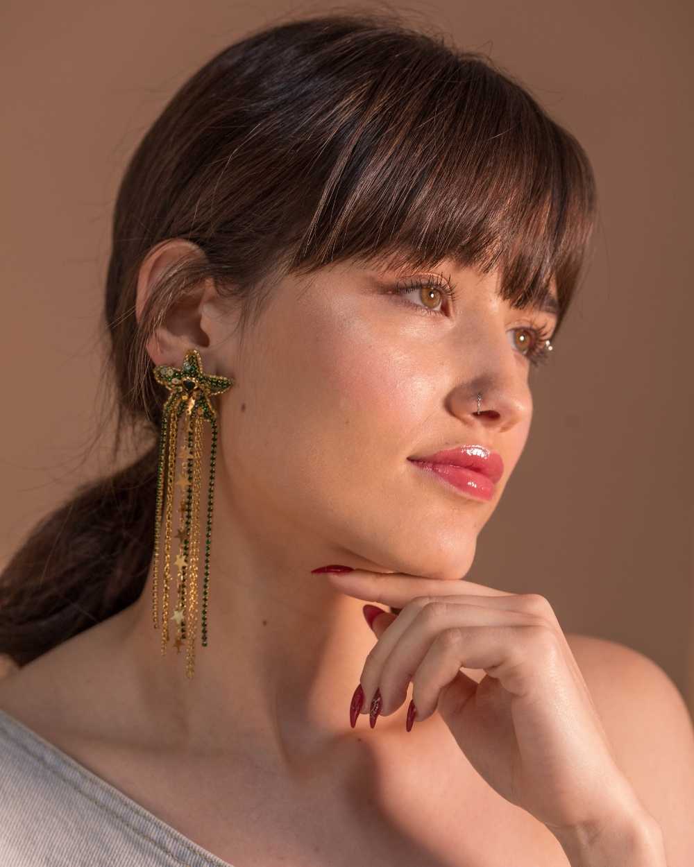 Aretes largos verde esmeralda y dorado
