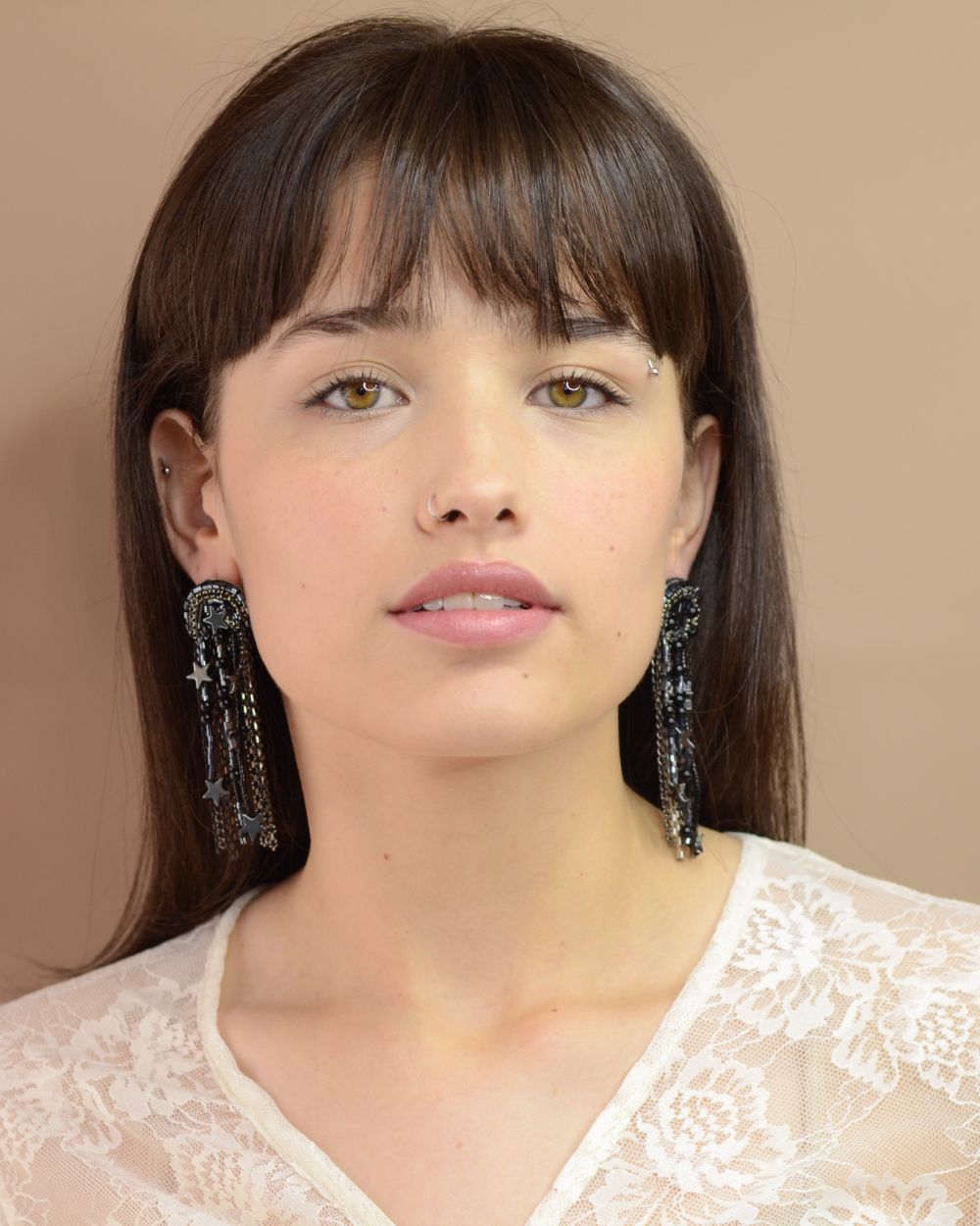 largos aretes negros