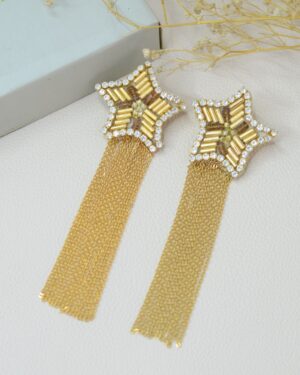 aretes largos dorados