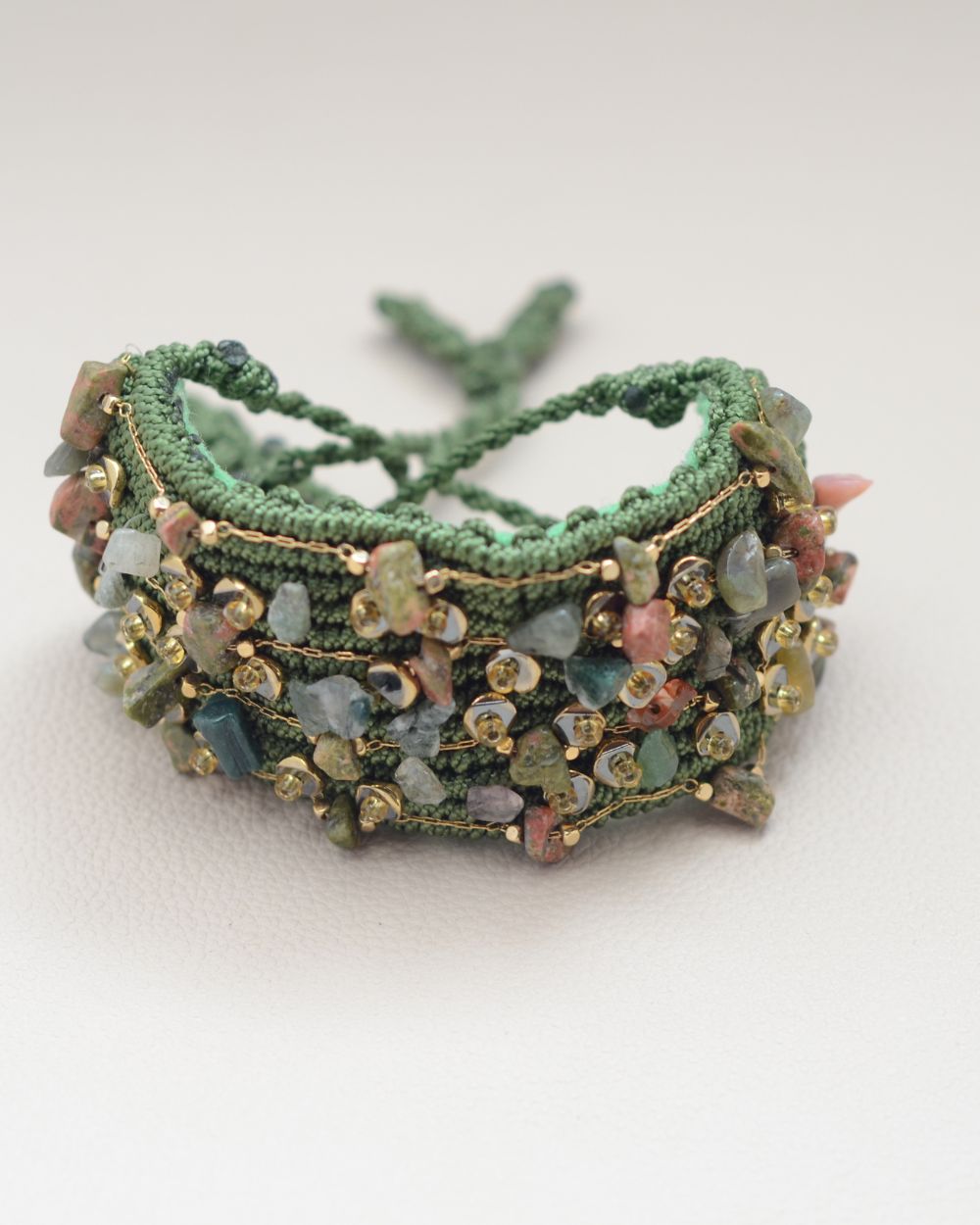 pulsera verde en macrame