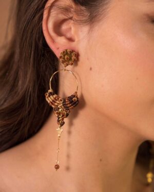 Aretes elegantes largos Café Dorado