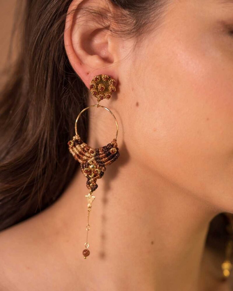 Aretes elegantes largos Café Dorado