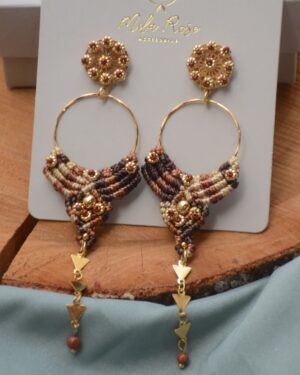 Aretes largos elegantes Café Dorado en tejido
