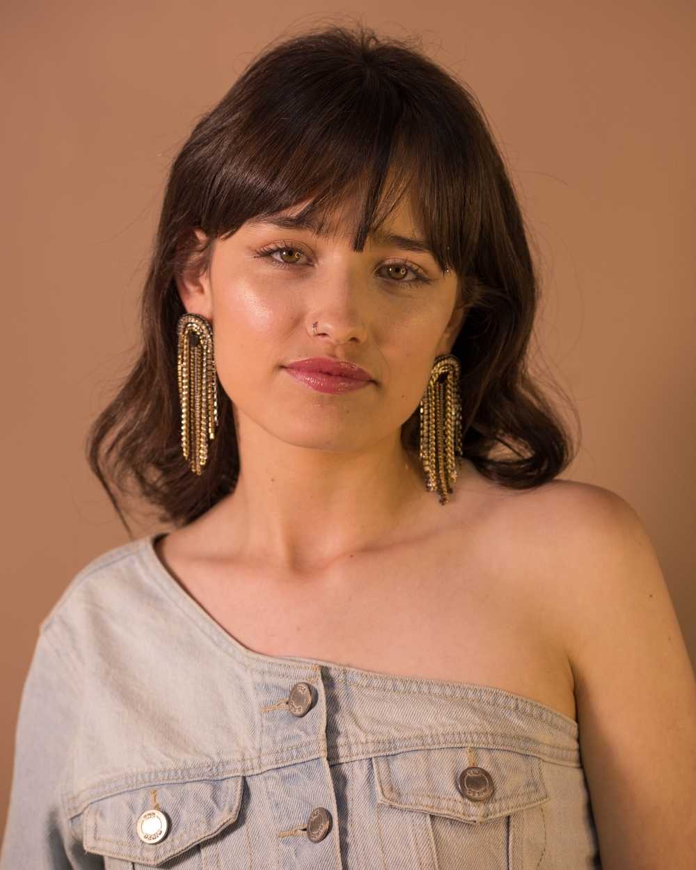 aretes con corazón largos dorado