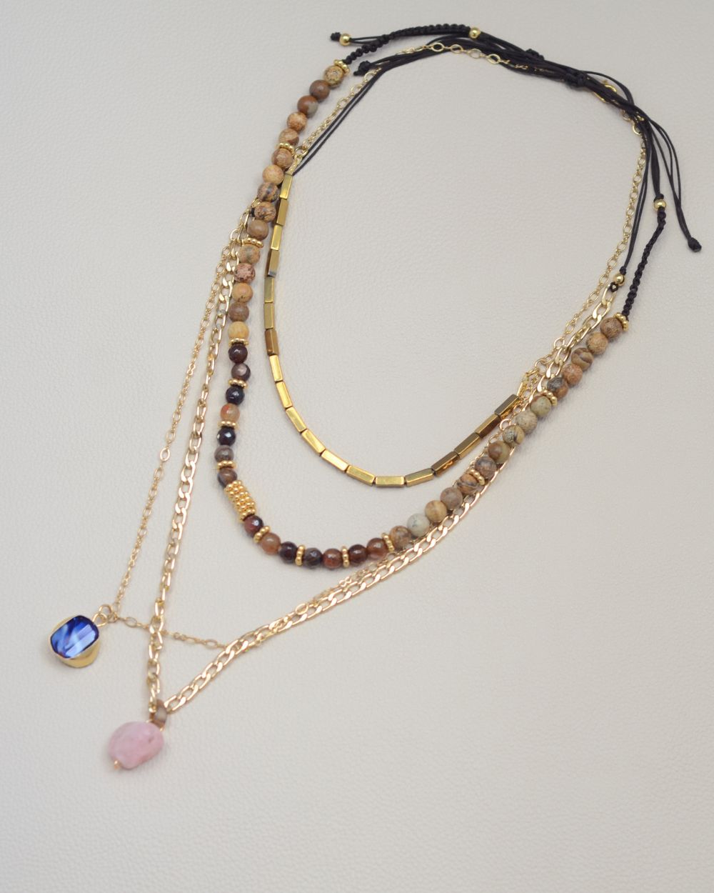 collar cafe con piedra natural