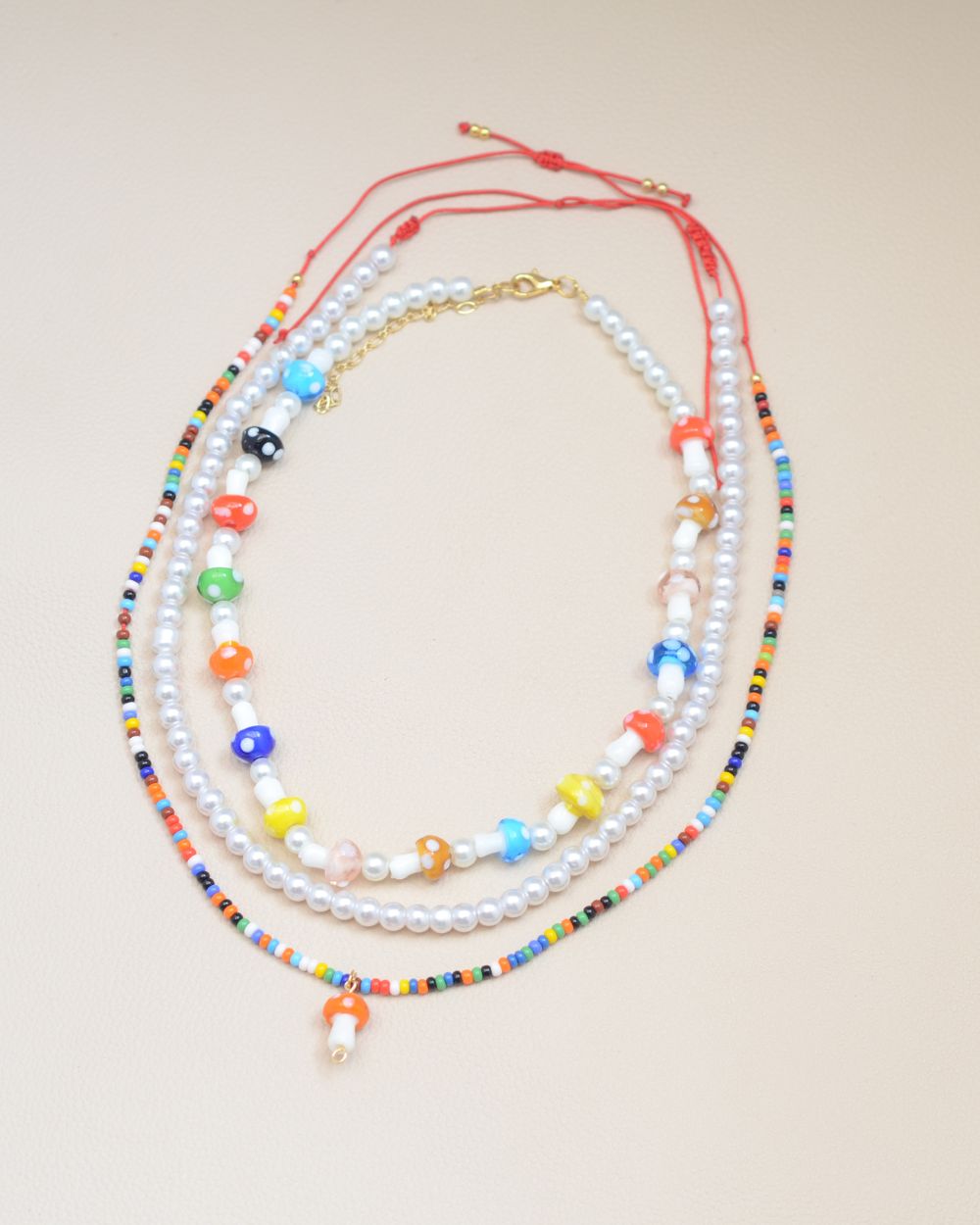 collar hongo con perlas