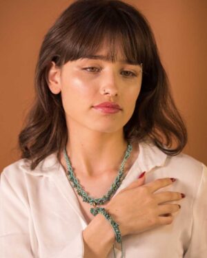 collar gargantilla turquesa tejido
