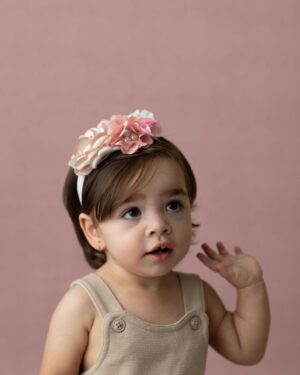 Balaca niña tocado en satín