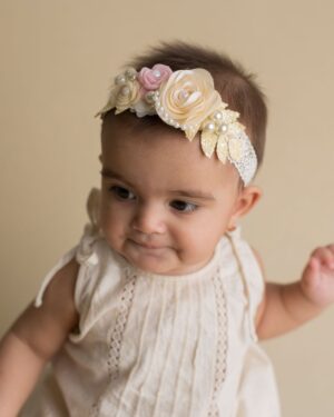 balaca bebe con petalos